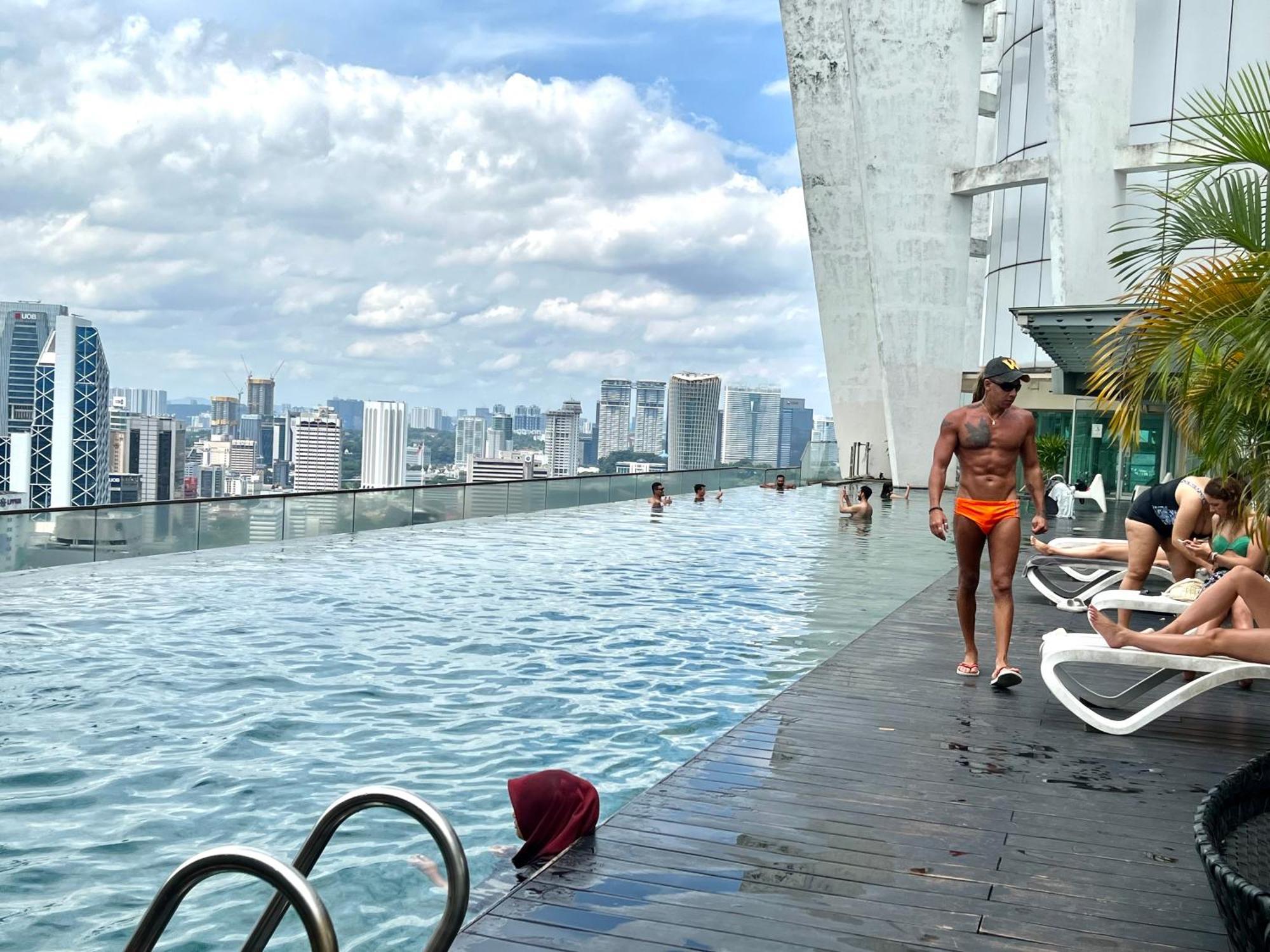 Regalia Sky Pool Klcc By Pasira Home 쿠알라룸푸르 외부 사진